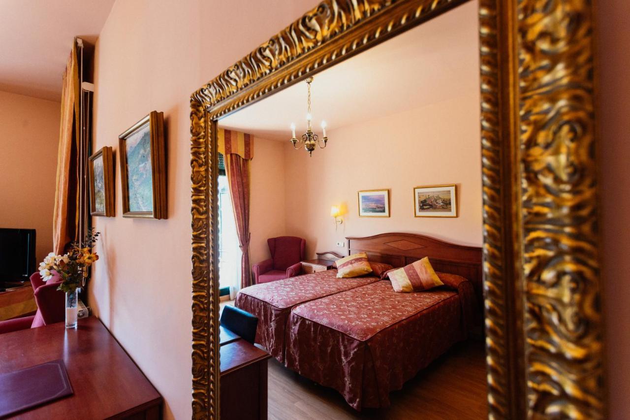 Hotel De กัมโปรดอน ภายนอก รูปภาพ